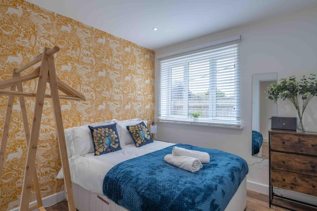 Luxe Ocean+Playroom+Seascape Barton on Sea Exterior photo