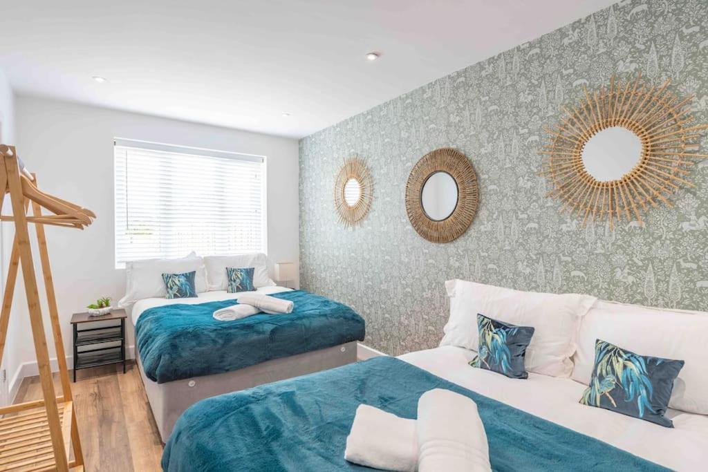 Luxe Ocean+Playroom+Seascape Barton on Sea Exterior photo